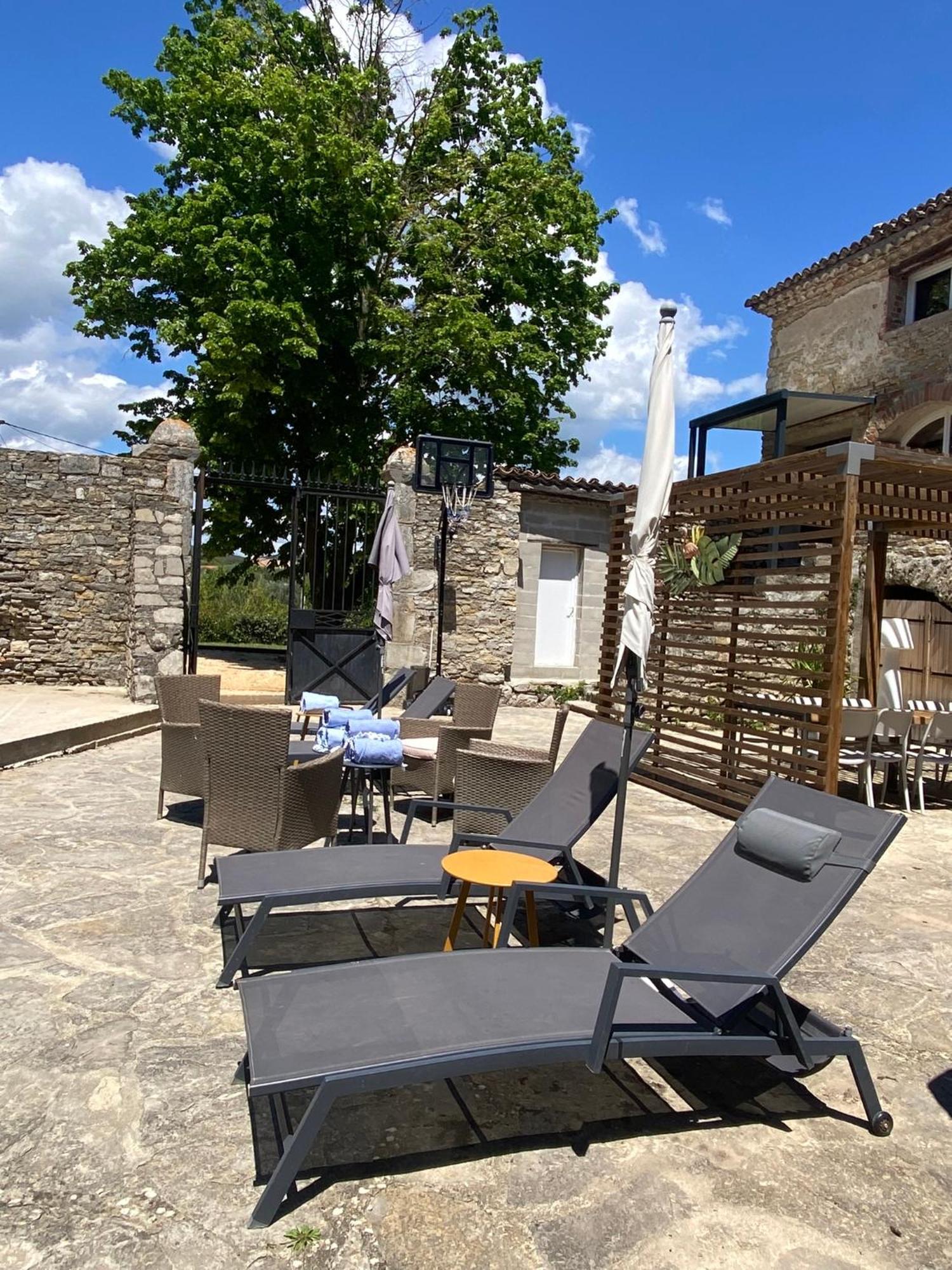 Logis Dans Ancien Relais De Poste Apartment Saint Julien Les Rosiers Exterior photo